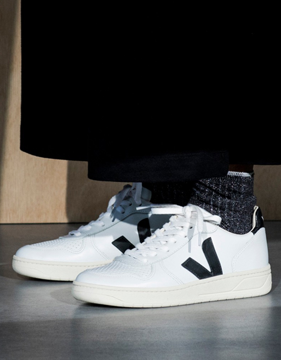 Veja V-10 Leather Trainers - Extra 